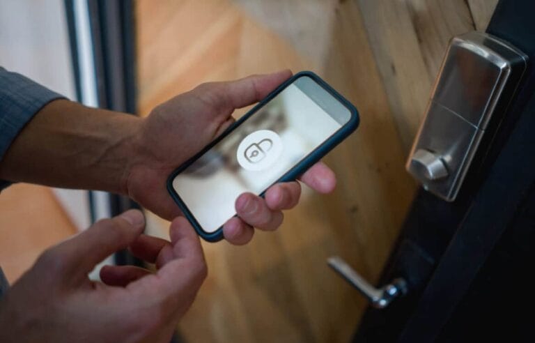 iphone kopplad till ett smart home