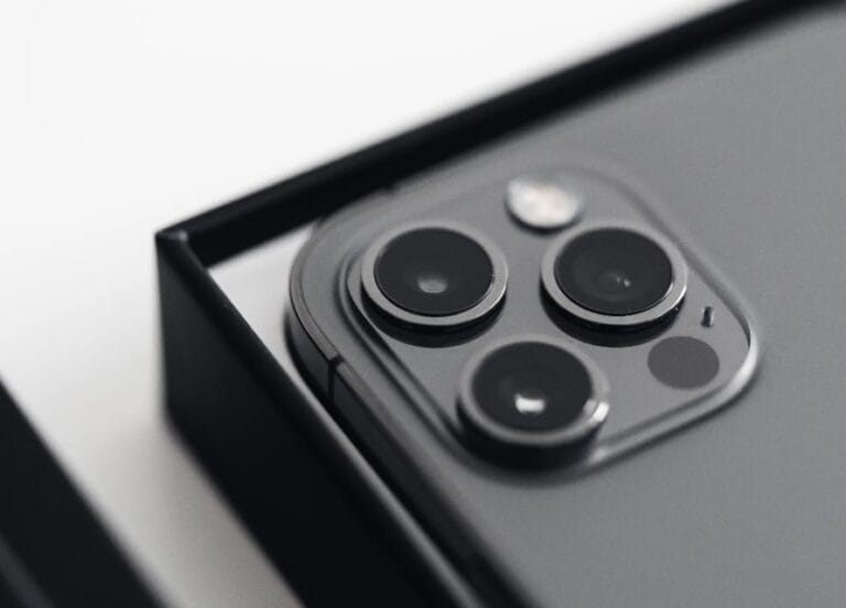 iPhone 11 jämfört med iPhone SE 3 2022, köp och sälj